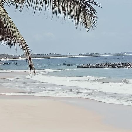 Rock Paradise Beach Hotel & Restaurent Tangalle Exterior foto
