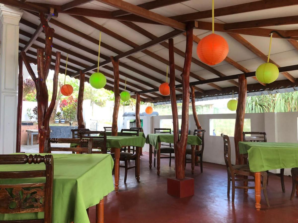 Rock Paradise Beach Hotel & Restaurent Tangalle Exterior foto